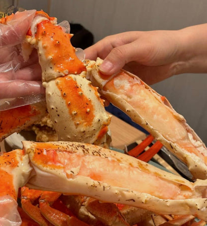 🧊 Flash-Frozen Excellence:Super Colossal Russian King Crab Legs